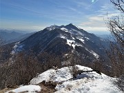 46 Ecco il dirimpettaio Monte Tesoro (1432 m)